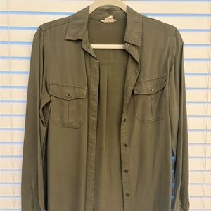 Aeropostale Green Button Down Shirt with Structured Shoulders